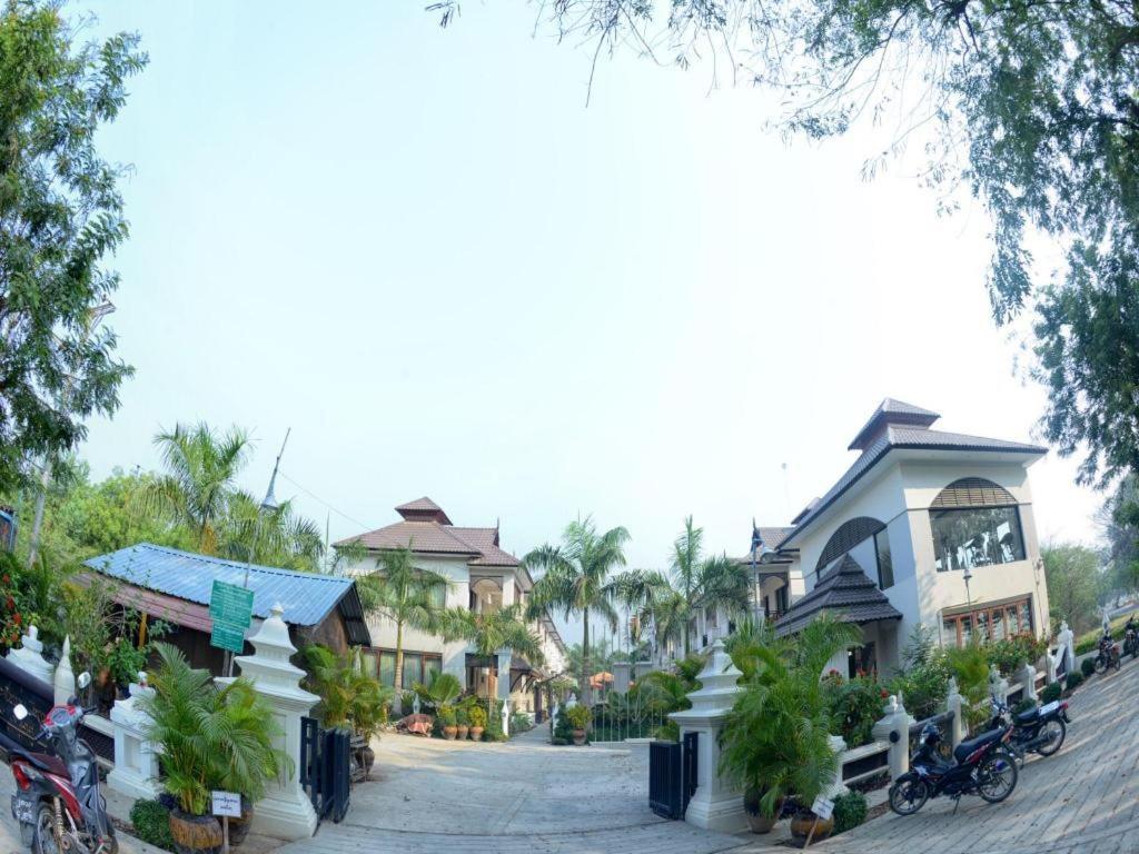 Shwe Taung Tan Hotel - Lake View Моун'юа Екстер'єр фото